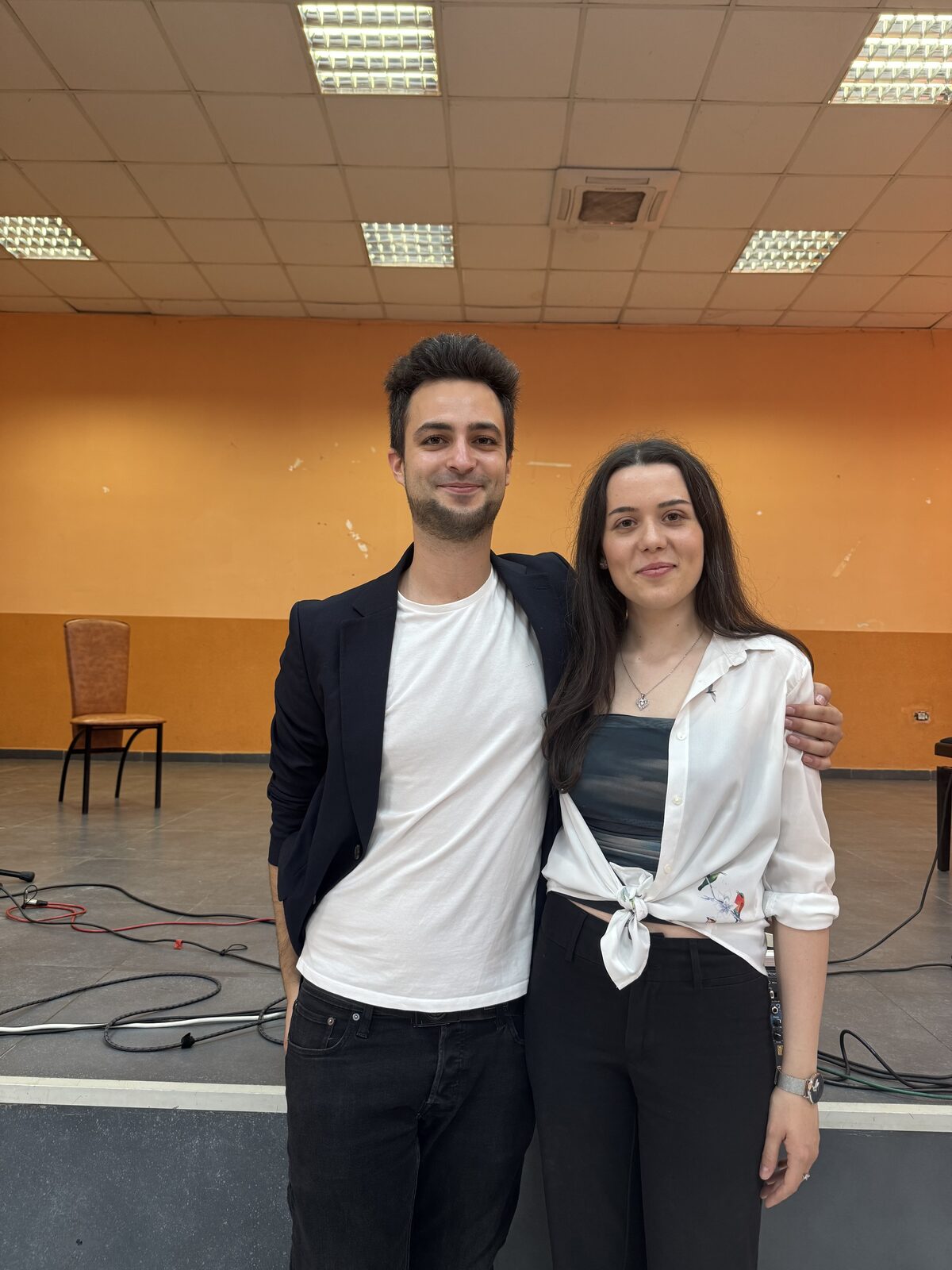 Moment de pe scenă la un concert al academiei 18